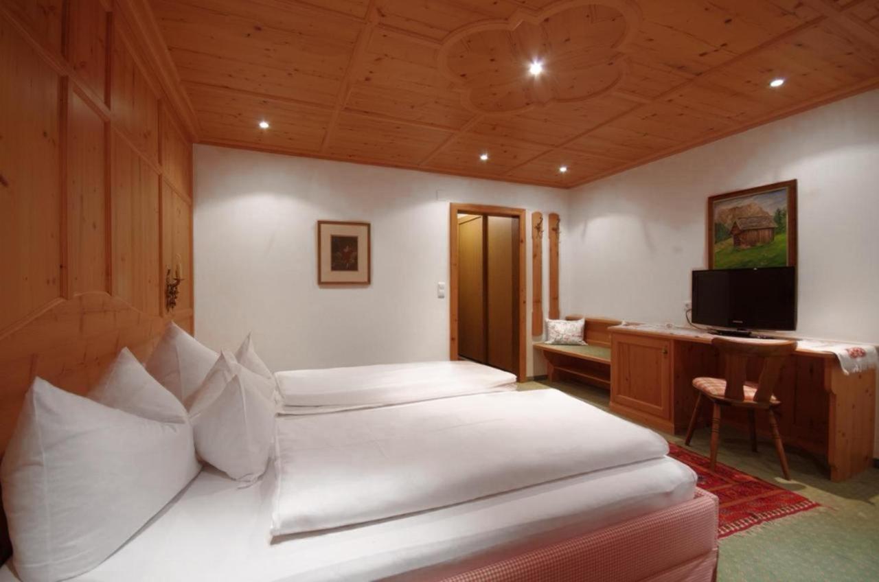 Hotel Pension Alpenrose レッヒ エクステリア 写真