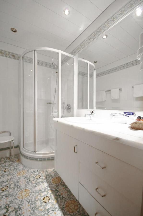 Hotel Pension Alpenrose レッヒ エクステリア 写真
