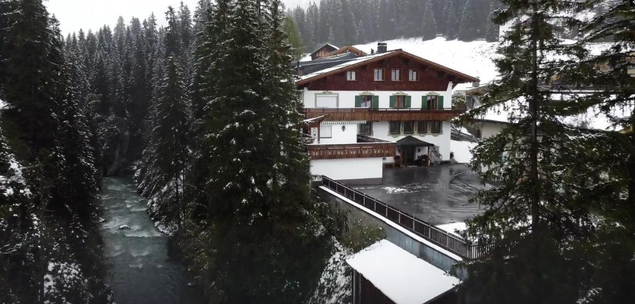 Hotel Pension Alpenrose レッヒ エクステリア 写真