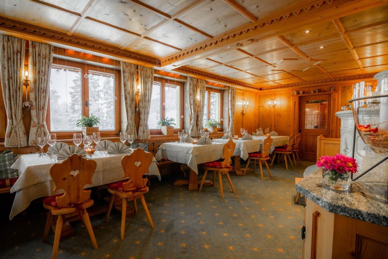 Hotel Pension Alpenrose レッヒ エクステリア 写真