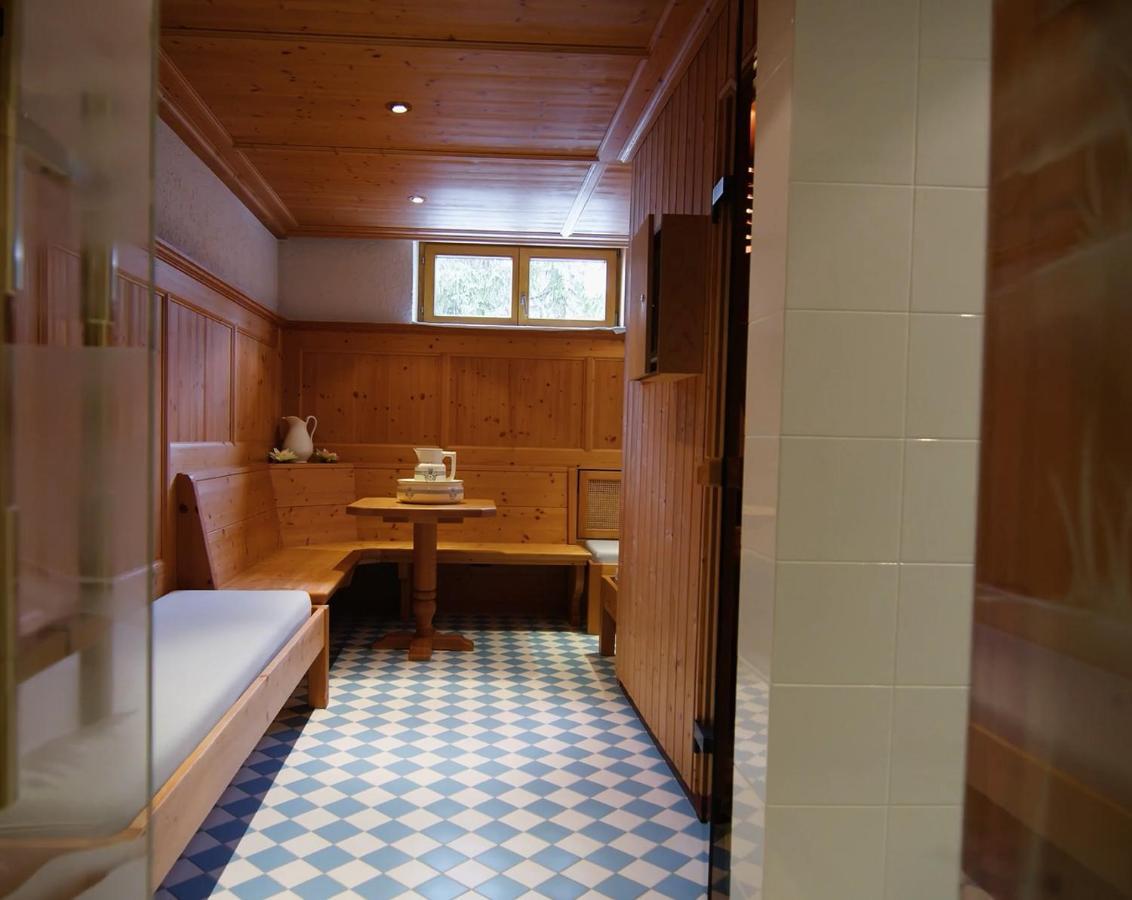 Hotel Pension Alpenrose レッヒ エクステリア 写真